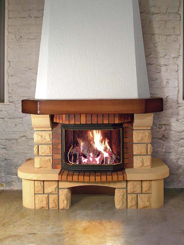 Закрытый камин призма в облицовке фото